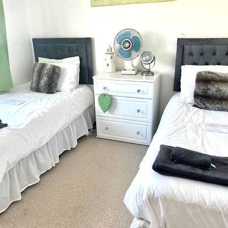 Stunning Beach Front House - Sleeps 6 Pwllheli Eksteriør bilde