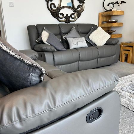 Stunning Beach Front House - Sleeps 6 Pwllheli Eksteriør bilde
