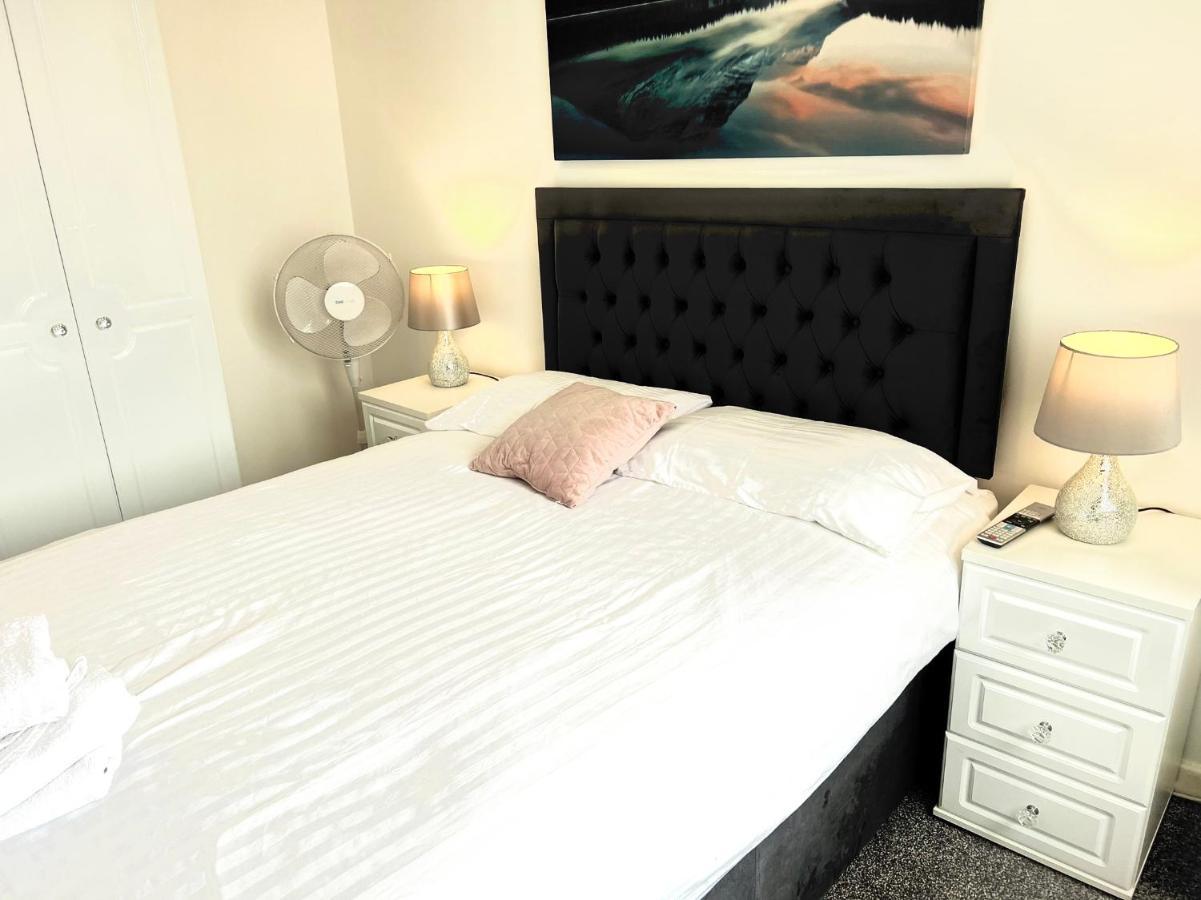 Stunning Beach Front House - Sleeps 6 Pwllheli Eksteriør bilde