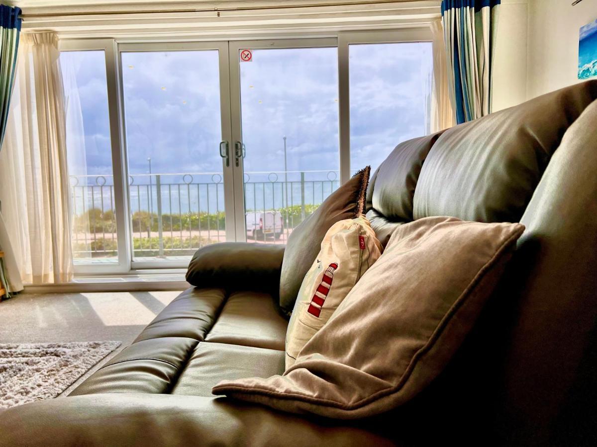 Stunning Beach Front House - Sleeps 6 Pwllheli Eksteriør bilde