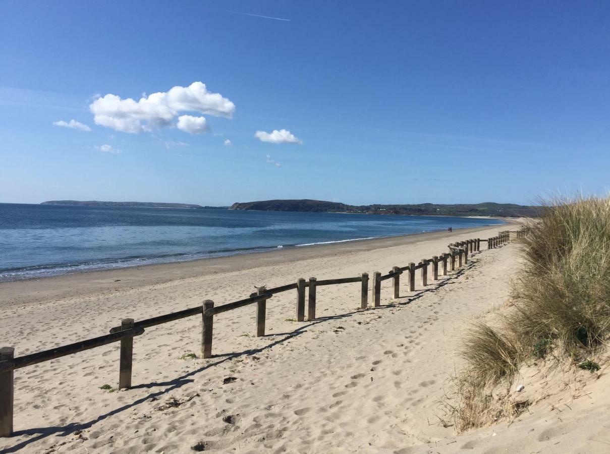 Stunning Beach Front House - Sleeps 6 Pwllheli Eksteriør bilde