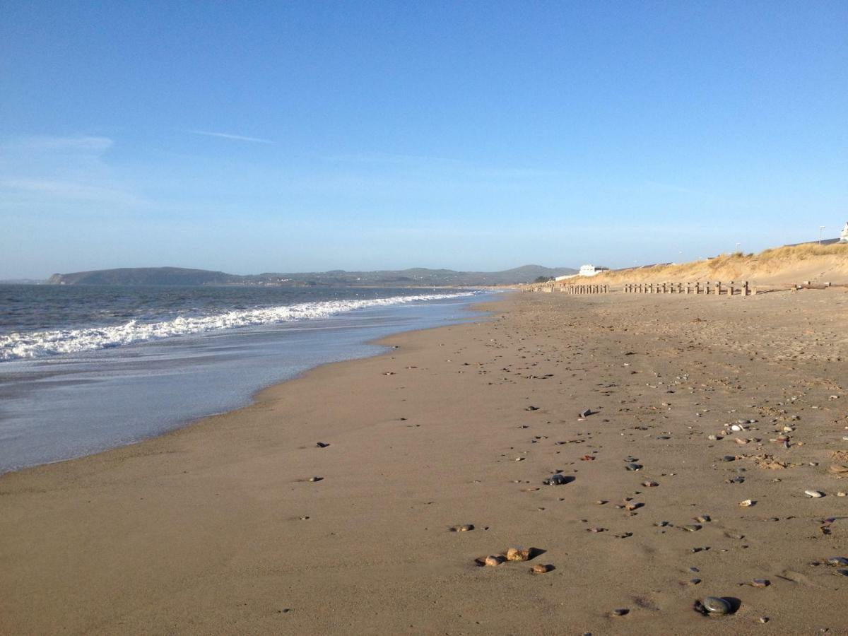 Stunning Beach Front House - Sleeps 6 Pwllheli Eksteriør bilde