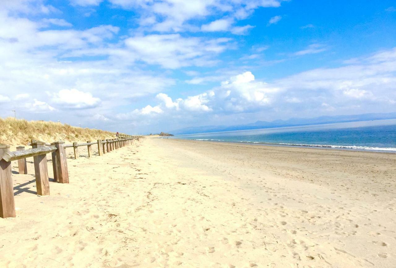 Stunning Beach Front House - Sleeps 6 Pwllheli Eksteriør bilde