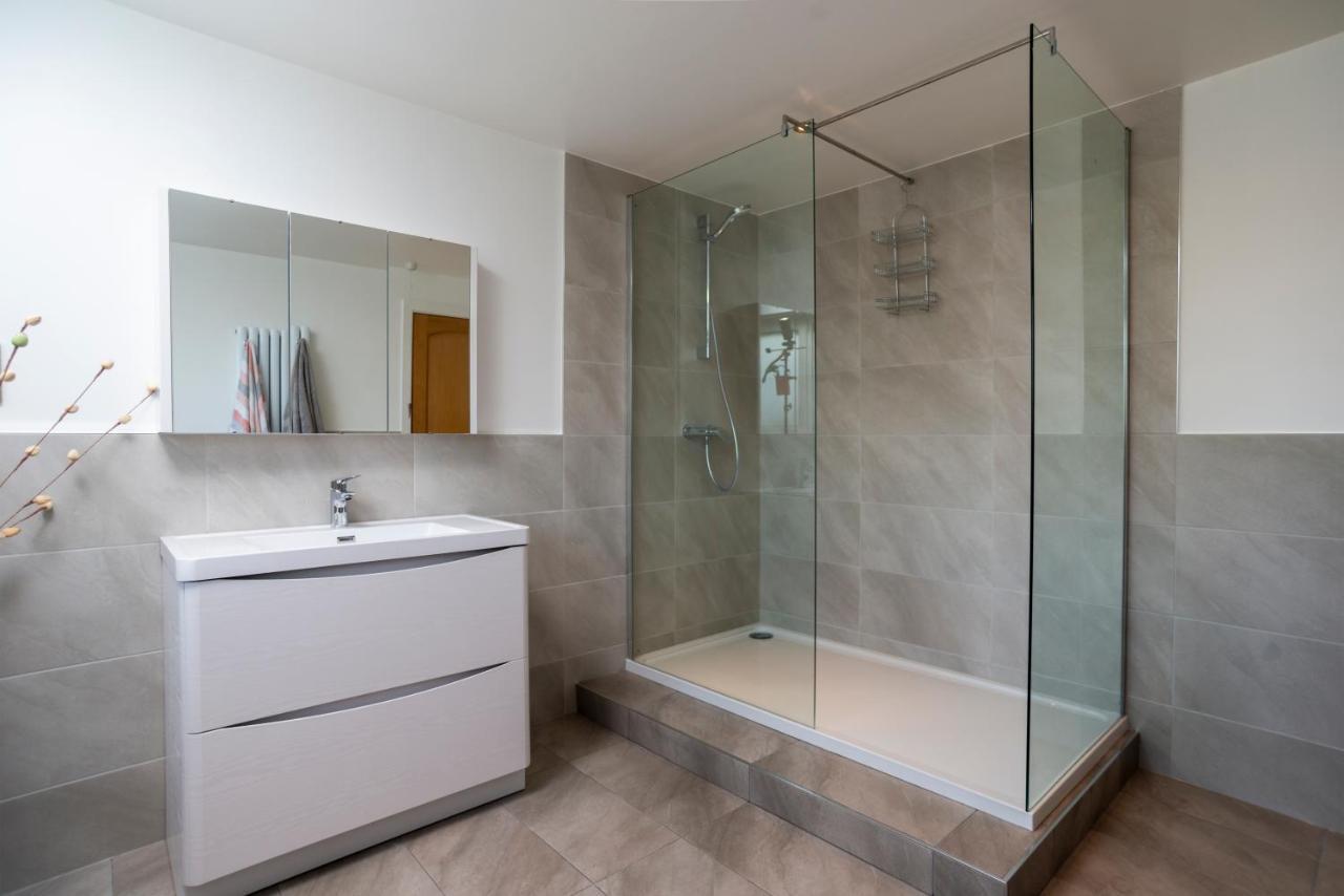 Stunning Beach Front House - Sleeps 6 Pwllheli Eksteriør bilde
