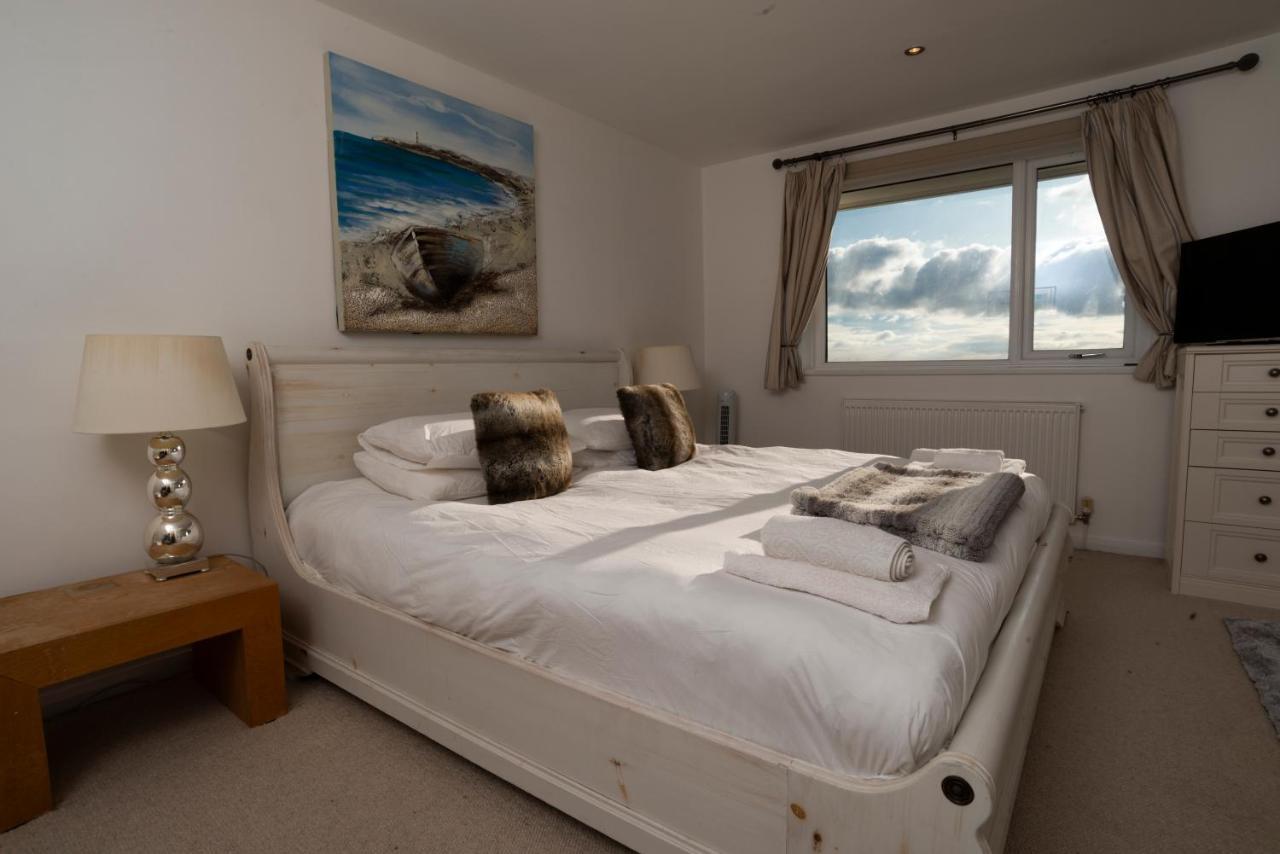 Stunning Beach Front House - Sleeps 6 Pwllheli Eksteriør bilde